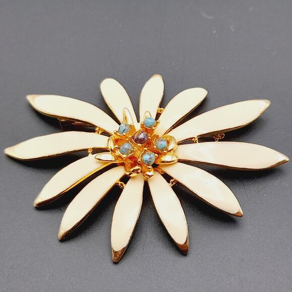 Vintage Large Cream Enamel Gold Plated Daisy Flower Brooch - Picture 9 of 10